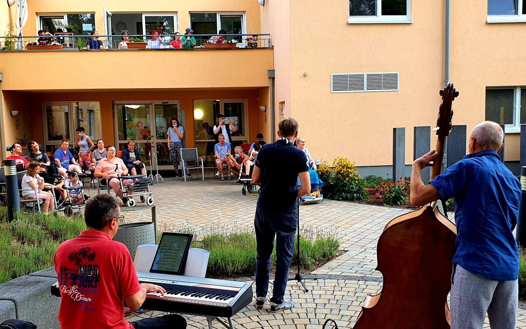 Obertshausen – Rhythmisches Klatschen in der Adenauerstrasse